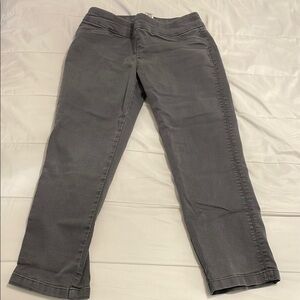 Croft and Barrow Women's Gray Ankle length pants petite size 4